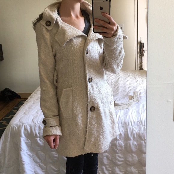 *SOLD* Off white jacket from Buckle - Picture 3 of 4