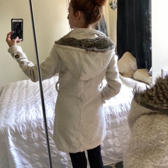 *SOLD* Off white jacket from Buckle - Picture 4 of 4