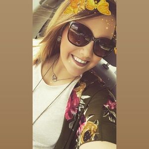 Meet your Posher, Lacey