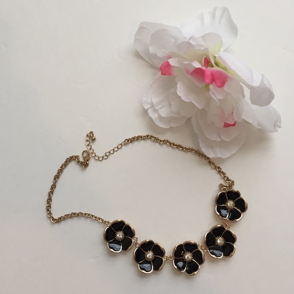 CLEARANCE 💥💥 Black pretty flowers necklace