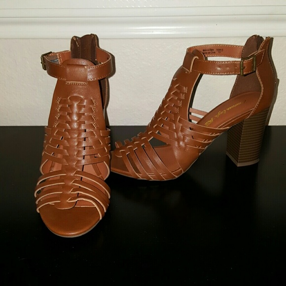 American Eagle brown high heal sandals