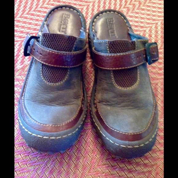 SOLD.   SIZE 7 Brown Leather Born mule