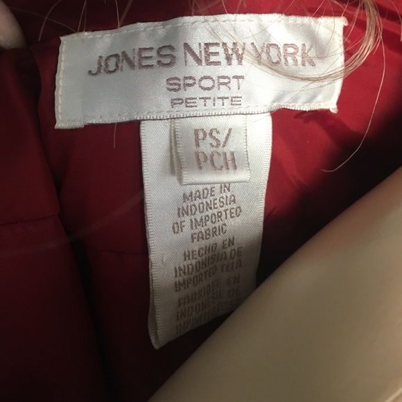 Red jacket - Picture 4 of 4