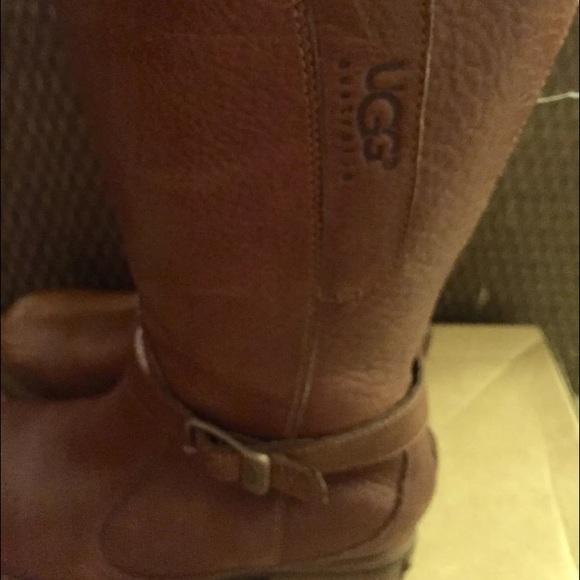 WMNS) UGG Dune Mini Buckle Boot Fleece Lined Black 1119431-BLK UGG Sheepskin Buckleboot Sz 5.5