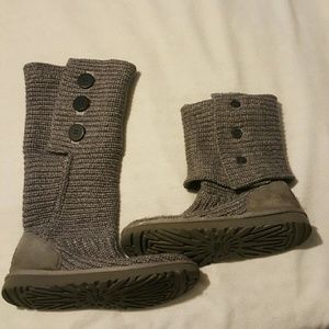 Size 9 Gray knit UGG boots