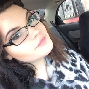 Meet your Posher, Abigail