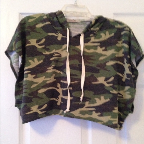 Camo cropped hoodie