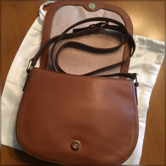 Michael Kors. - Picture 2 of 4