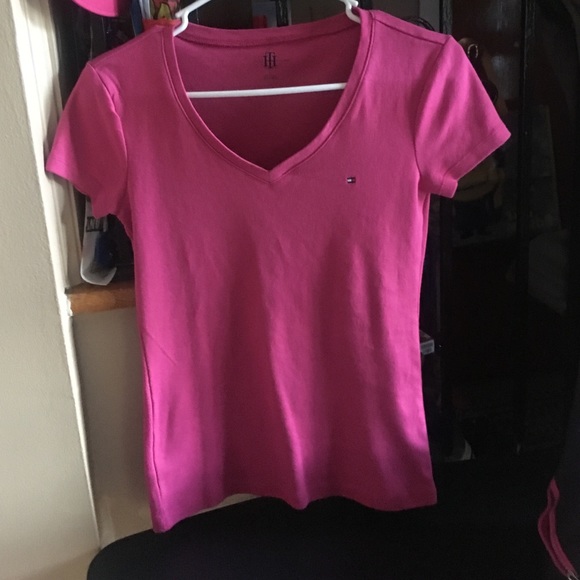 Tommy Hilfiger Tops - ☃️Tommy Hilfiger v-neck tee☃️