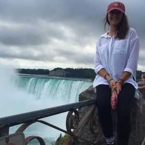 Meet your Posher, Lauren