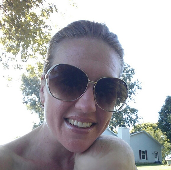 Meet your Posher, Jackie - Picture 1 of 1