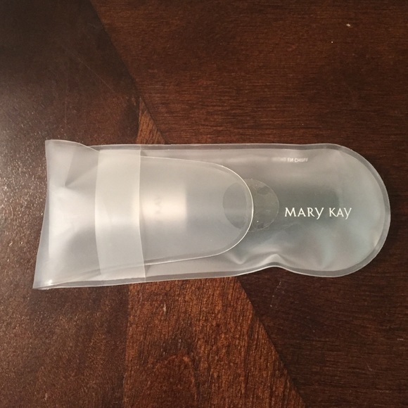 Mary Kay Mineral Powder Foundation Brush - Picture 2 of 2