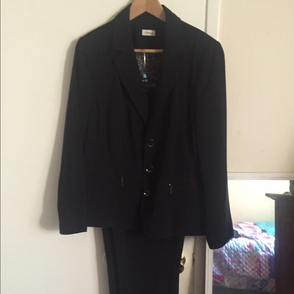 Suit - Picture 1 of 2