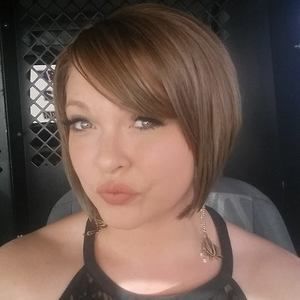 Meet your Posher, Caitlin