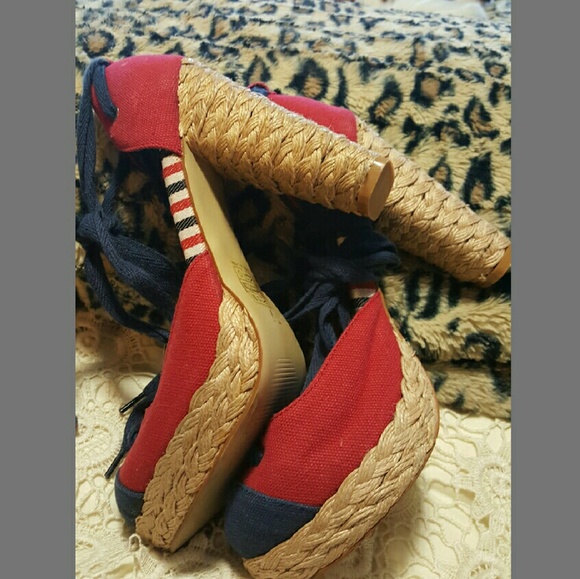 Ladies size 8 shoes beautiful (wrap style)