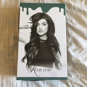 Kylie Hair Kouture 180g 20 inch Extensions