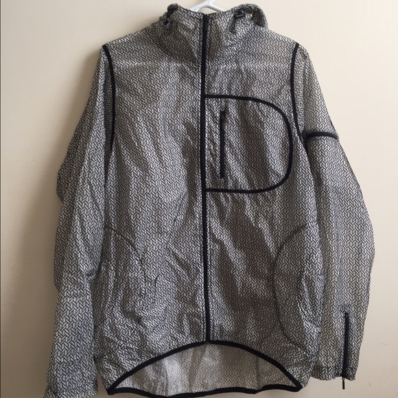 Patterned windbreaker