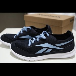 NEW••Rebook memorytech size 8 WOMEN'S | blue navy.