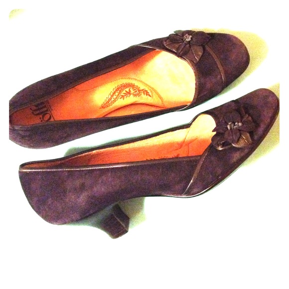 Sofft navy pumps