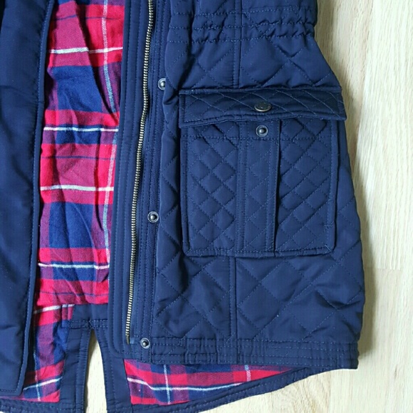 Quilted Abercrombie Winter Jacket with Hood - Picture 3 of 4