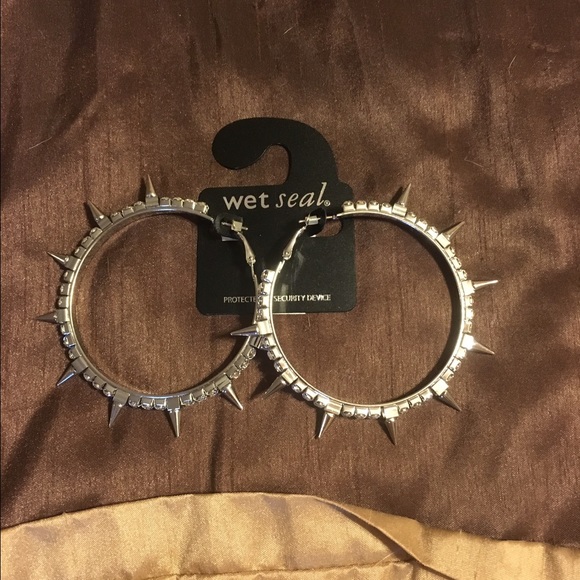 Earrings - Picture 2 of 3