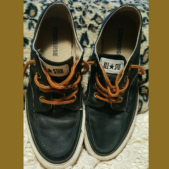 Women size 8.5 leather converse or men 6.5