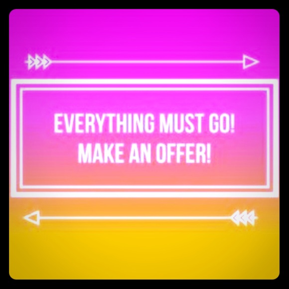 Everything 25 dollars 😍😘 great brands - Picture 1 of 1