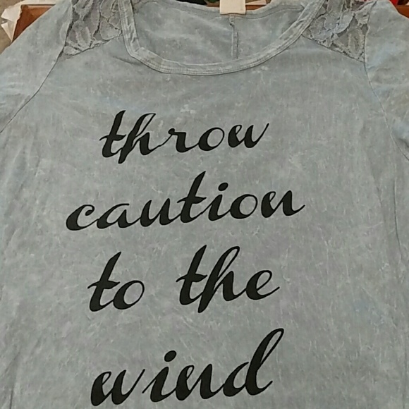 Longer in the back lace shoulder shirt - Picture 1 of 4