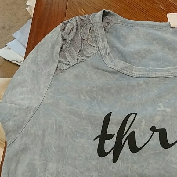 Longer in the back lace shoulder shirt - Picture 2 of 4