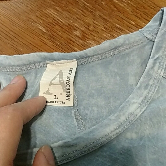 Longer in the back lace shoulder shirt - Picture 3 of 4