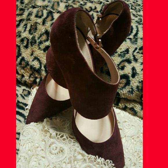 Victoria secret size 8b heels (gold heel)