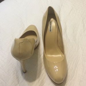 Kelsi Dagger nude pumps