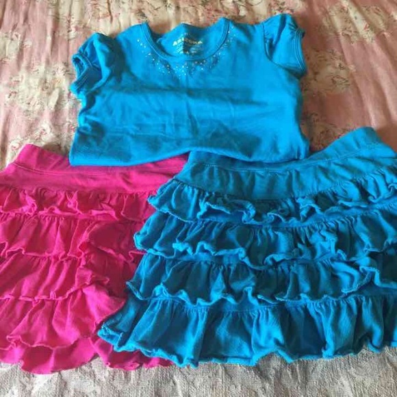Girls size 5 set of 2 skirts & 1 tee