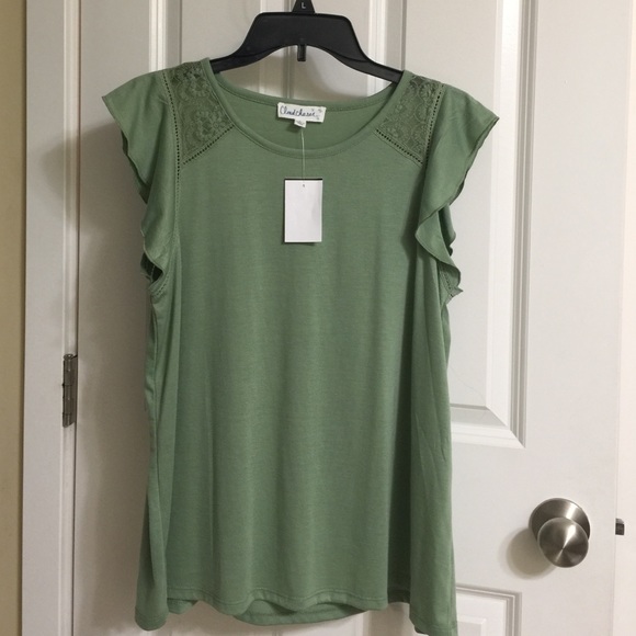 pretty casual blouse with short sleeves
