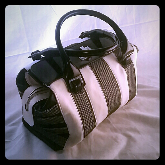 Stylish Hand Bag - Picture 1 of 4