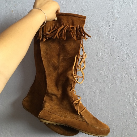 KNEE HIGH MINNETONKA BOOTS