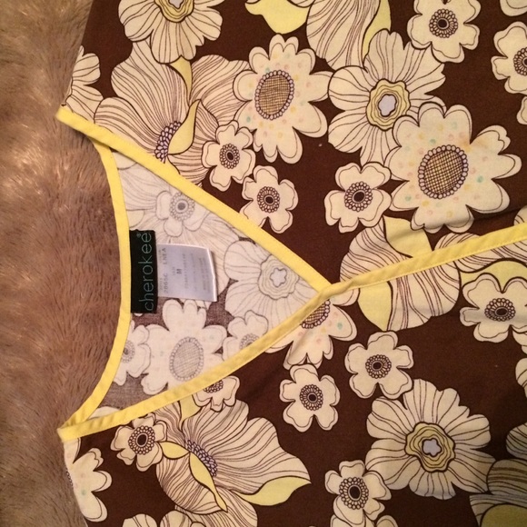 Cherokee scrub top - Picture 3 of 4