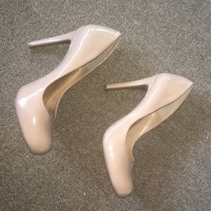 Jessica Simpson nude heels ❤️