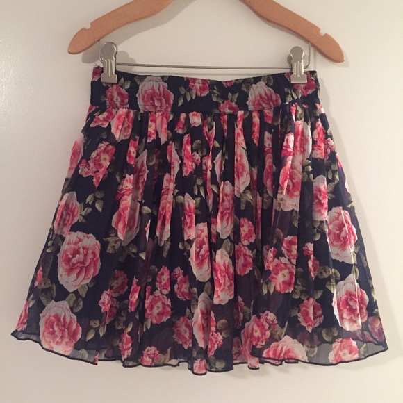 💗Host Pick💗Forever 21 rose print skirt sz S - Picture 3 of 4