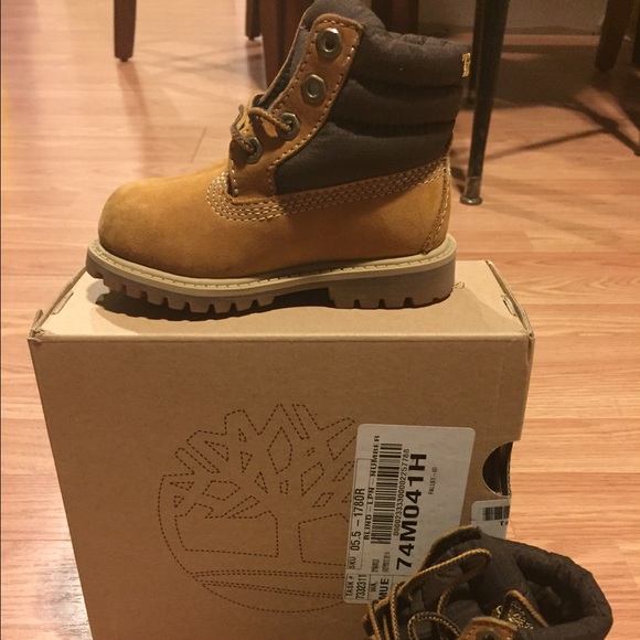 Timberland toddler boots size 5.5.