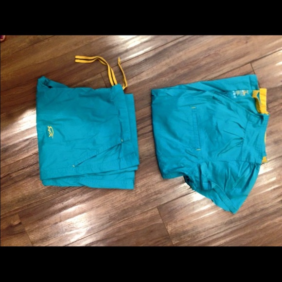 Iguana scrubs