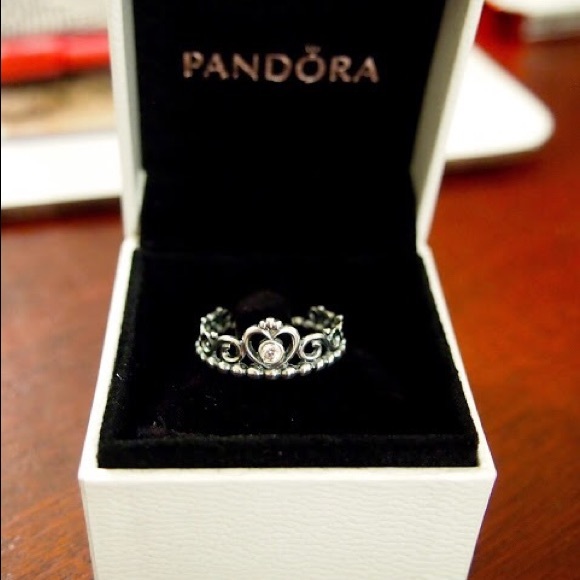 Pandora ring love it but too big for me size 9