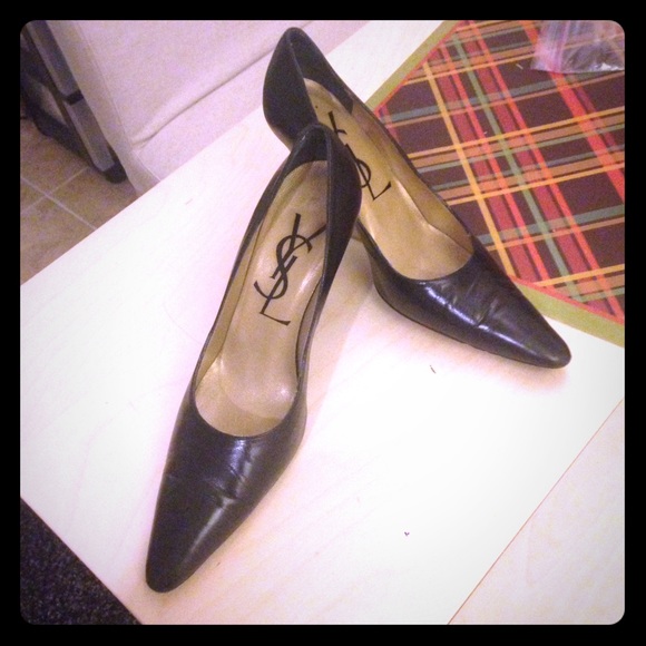 Vintage YSL court shoes/ pumps