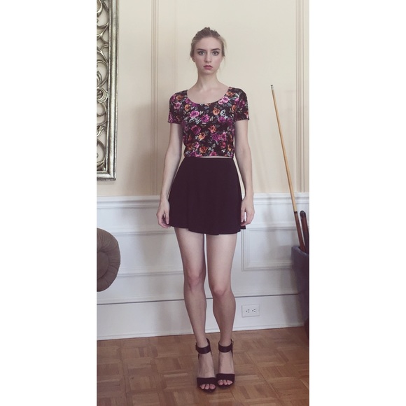 Luxe floral velvet crop top MOVING SALE - Picture 3 of 4