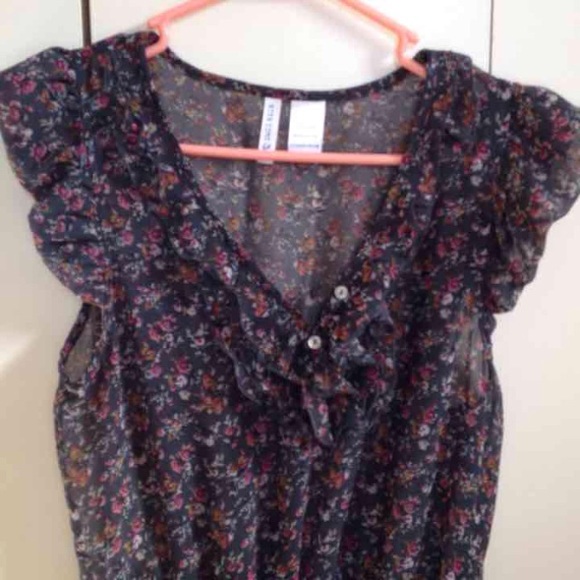 Sheer Ruffled Flowered Shirt - Picture 2 of 3
