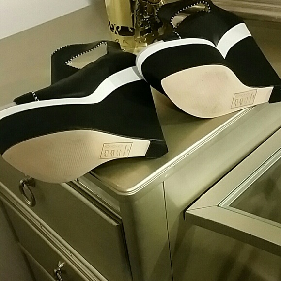 Shoes - Picture 2 of 4