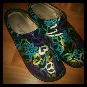 Alegria Clogs