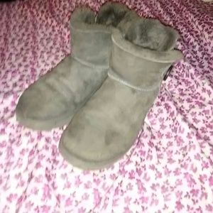 RePosh ... Grey ugg bailey button boots