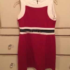 Junior dress by laundry by Shelli Segal