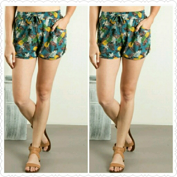 🆕Pineapple Print Shorts - Picture 2 of 2